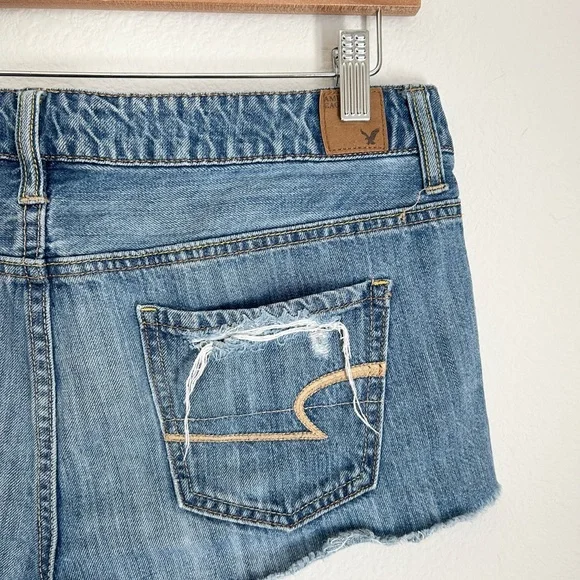 American Eagle 2010 Distressed Jean Shorts - Size 8 - Picture 4 of 7
